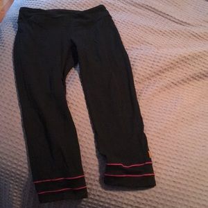 Lucy leggings with pink stripes at the bottom